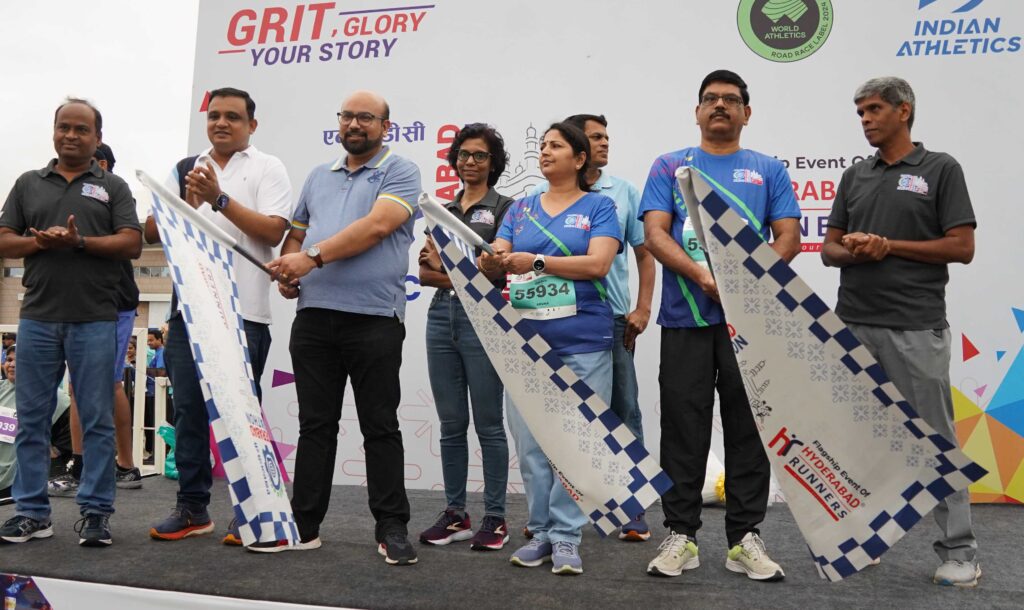 Flag off of 5K Curtain Raiser of NMDC HYDERABAD MARATHON 2024 Powered by IDFC FIRST BANK. Jayapal Reddy_Nirish Lalan_Rajesh Vetcha and others pic 03