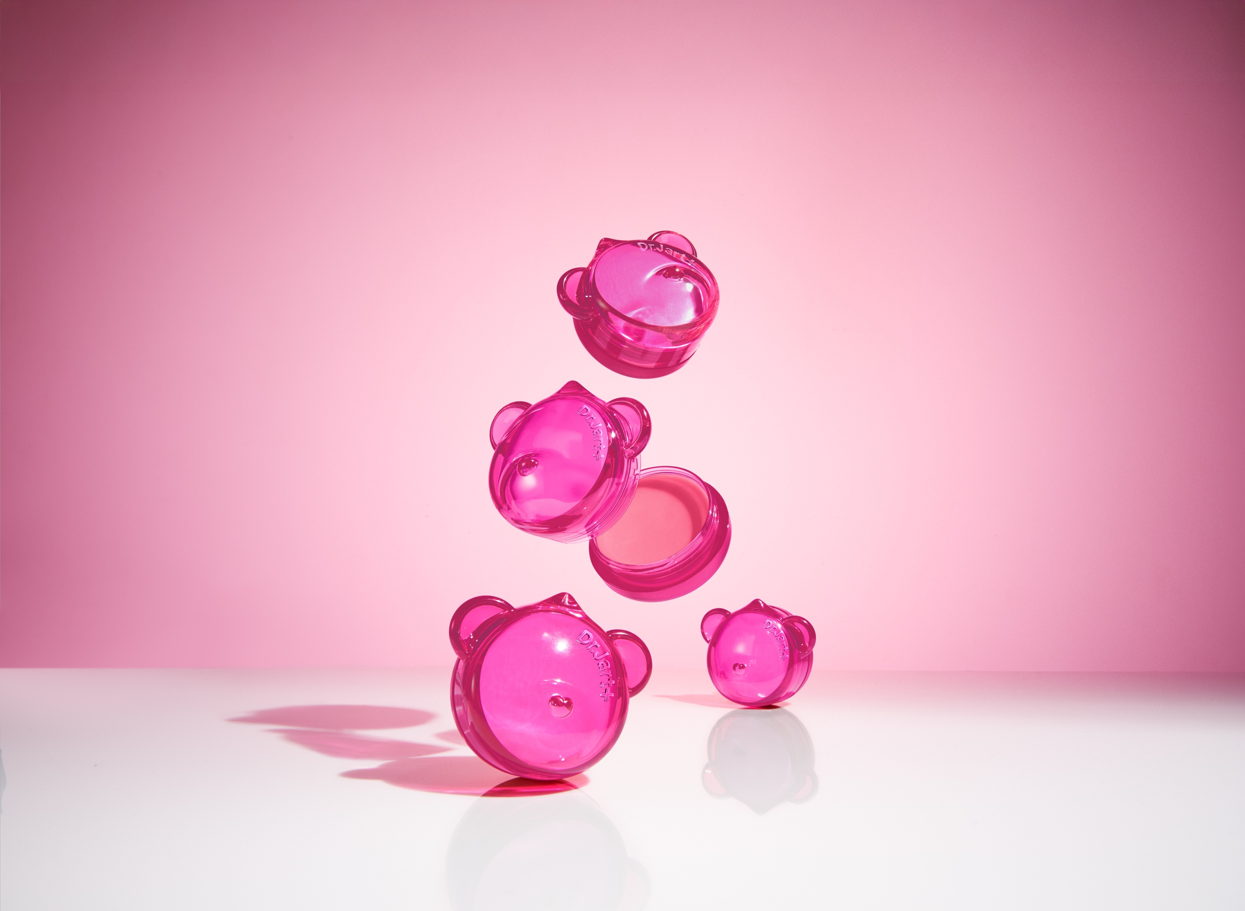 The cutest lip mask now comes in the cutest flavour- Dr.Jart Vital Hydra Solution™ Hydrating Lip Mask now in Bubble Gum.
